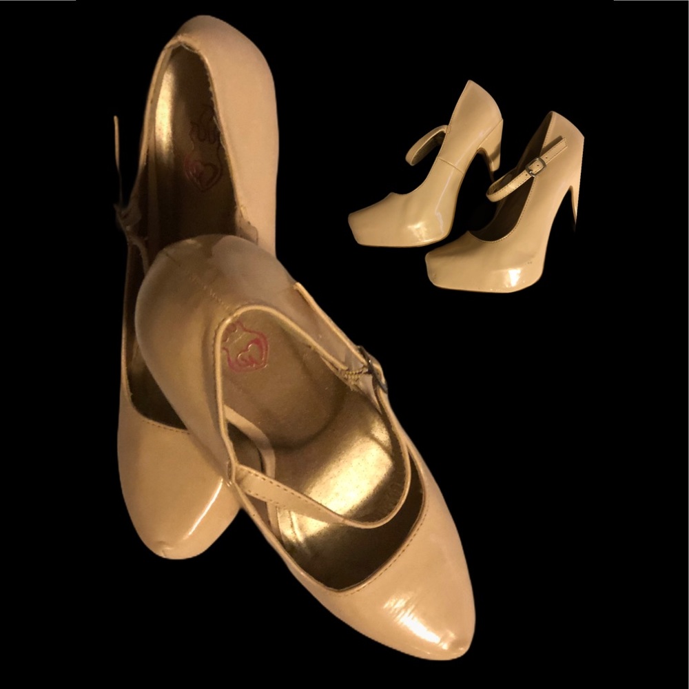 SOLD      Ladies Fashion Pump High  Heels - Picture 2 of 6